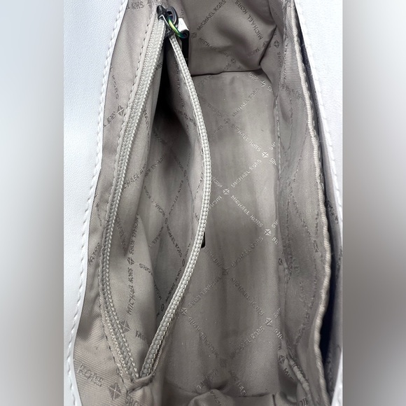 Michael Kors Manhattan Medium Contrast Trim Satchel - Picture 13 of 16